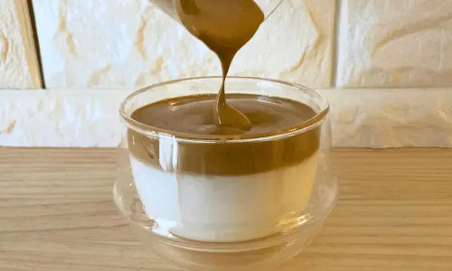 ダルゴナコーヒーの作り方|インスタントで簡単おうちカフェ♪失敗しないコツも紹介